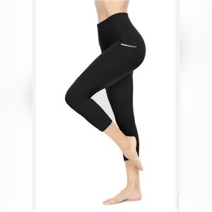 QUEENIEKE black side pockets capri athletic exercise pants S